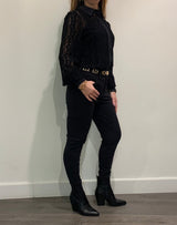 zwarte blouse 202352 mi piace